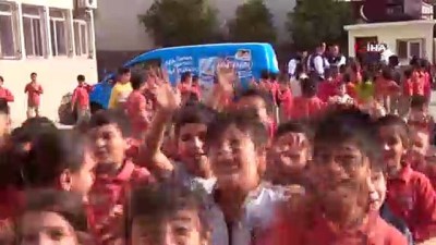 turk cocuklari -  Mersin Büyükşehir Belediyesi okullarda süt dağıtımına başladı Videosu