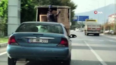 kamyon kasasi -  Seyir halindeki kamyonette akıl almaz güvenlik önlemi kamerada  Videosu