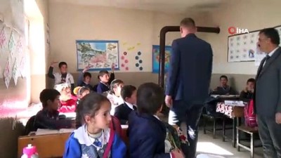 koy yollari -  Sinoplu öğretmen endişe ile geldiği Ağrı'dan ayrılmak istemiyor  Videosu