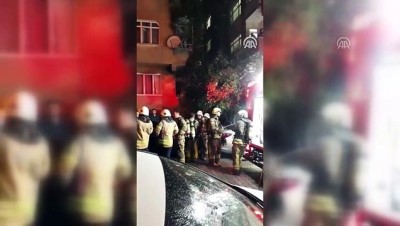 Apartman yangınında mahsur kalanları merdivenli itfaiye ekipleri kurtardı - İSTANBUL 