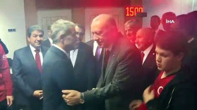 izlanda - Cumhurbaşkanı Erdoğan, soyunma odasına inerek millileri kutladı  Videosu