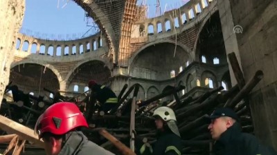 cami insaati - Gaziantep'te cami inşaatında çöken iskelenin altında kalan inşaat mühendisi aranıyor (1)  Videosu