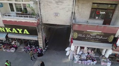  Samsun'da apartmanın altından yol geçiyor 