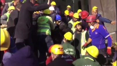 cami insaati - Çöken iskelenin altında kalan mühendis yaralı olarak kurtarıldı (2) - GAZİANTEP  Videosu
