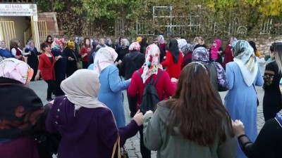 gunesli - Diyarbakırlı kadınlar sonbahar güneşinin tadını halayla çıkardı  Videosu