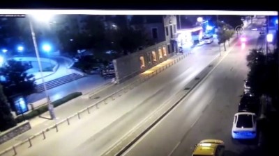 trafik polisi - Trafik polisini otomobilin üzerinde sürükleyen sürücü tutuklandı - İZMİR  Videosu