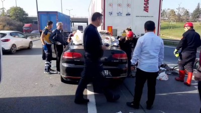 Anadolu Otoyolu'nda otomobil tıra arkadan çarptı: 3 yaralı - KOCAELİ 