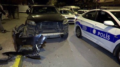 İstanbul'da polisten kaçan otomobil devrildi: 2 yaralı 
