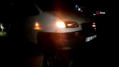 su kanali -  Otomobille çarpışan kamyonetin şoförü kaçtı: 2 yaralı Videosu