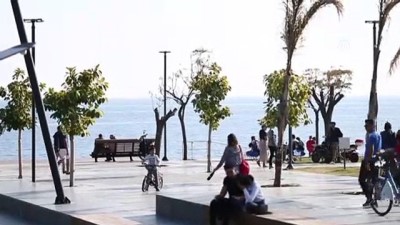 Tatilciler kasımda deniz keyfi yaptı - ANTALYA 