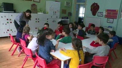 anne sevgisi - Bu okulda minikler 'anne ilgisiyle' eğitime hazırlanıyor - İZMİR Videosu