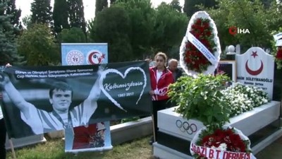 karaciger yetmezligi -  Naim Süleymanoğlu vefatının 2’nci yılında mezarı başında anıldı  Videosu
