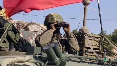 askeri konvoy - Rusya, ABD'nin boşalttığı Tişrin üssüne de yerleşti  Videosu