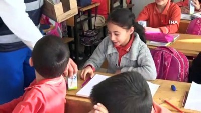 okul sutu projesi -  'Süt senin gurur Mersin'in projesi ile 56 bin öğrenci ücretsiz süt içiyor  Videosu