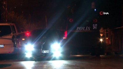 emniyet seridi -  Gaziosmanpaşa’da park halindeki araca EYP atıldı  Videosu