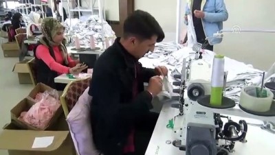 tekstil atolyesi - Tekstil atölyesine dönüştürülen düğün salonu işsizlere ekmek kapısı oldu - MUŞ Videosu