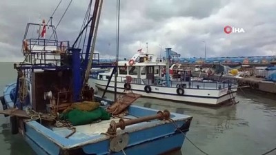 sudan -  Karadenizli balıkçılar olumsuz hava şartları ve balık yokluğundan dolayı limana demirledi  Videosu