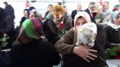  Gurbetçilerden HDP önünde evlat nöbeti tutan ailelere anlamlı ziyaret 