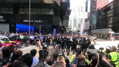 polis siddeti - Hong Kong'da protestolar sürüyor Videosu