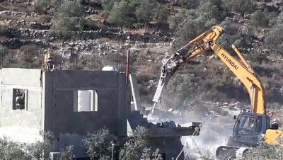 İsrail askerleri Batı Şeria'da bir Filistinlinin iki evini yıktı (1) - RAMALLAH