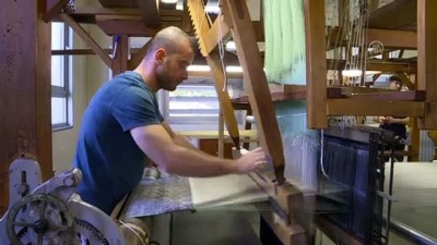 ipek dokuma - 'Milli Saraylar'ın tekstili için ipek dokuma tezgahları yapıyor - KOCAELİ  Videosu
