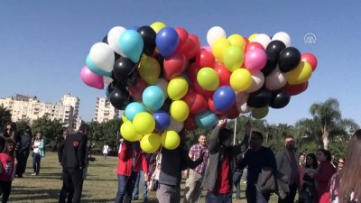 Öğretmenler 3 bin balon uçurdu - ADANA 