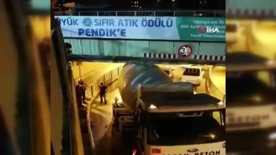 beton mikseri -  Pendik’te beton mikseri altgeçide böyle sıkıştı  Videosu