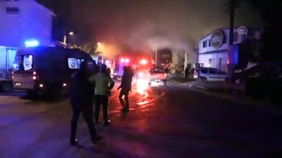 Tamirhanede çıkan yangında 13 araç zarar gördü - DENİZLİ 