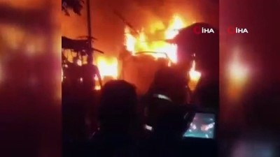 siginma -  - İdlib’te sivillerin bulunduğu kampa füze saldırısı: En az 10 ölü  Videosu