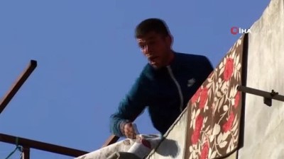 istinat duvari -  İntihar girişiminde bulunan genci arkadaşları ikna etti  Videosu