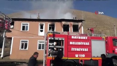 engelli vatandas -  Yangında hayatını kaybeden 3 kişinin cesedi evden çıkarıldı  Videosu