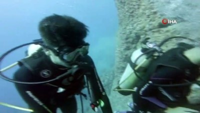 ogrenciler -  20 metre derinde Türk Bayrağı açtılar Videosu