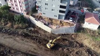 guvenlik onlemi -  Dere ıslah çalışmasında apartmanın istinat duvarı ve bahçesi çöktü  Videosu
