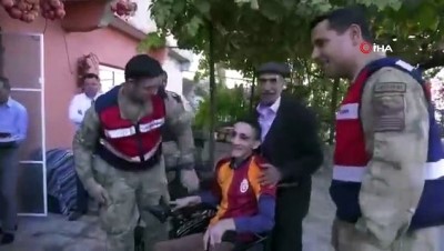 serebral palsi hastasi -  Mehmetçik engelli Serhat’ın hayalini gerçekleştirdi Videosu
