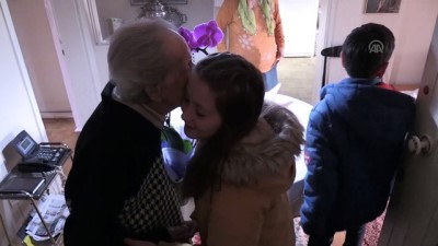 asirlik cinar - 104 yaşındaki emekli öğretmene ilkokul öğrencilerinden sürpriz ziyaret - BALIKESİR  Videosu