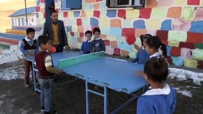cizgi film - Dağ köyü, el ele veren öğretmen çiftin yuvası oldu - AĞRI  Videosu