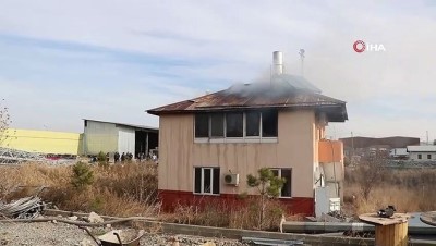 itfaiye eri -  İtfaiye erinin dumanlar arasındaki mücadelesi kamerada Videosu