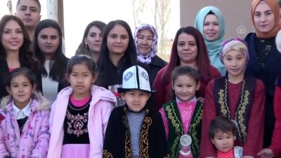 Kırgız Türkleri öğretmenlere sürpriz yaptı - VAN