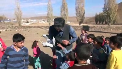 Köy çocuklarının ilk kez gördükleri drone karşısındaki sevinci gülümsetti - KARS