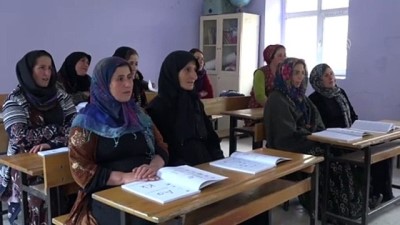 hastane - Gönüllü öğretmenler, okuma yazma öğrettikleri köylünün gönlünde taht kurdu - HAKKARİ  Videosu