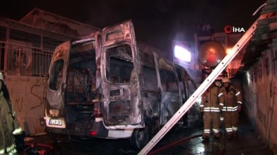 patlama sesi -  Güngören’de servis minibüsü alev alev böyle yandı  Videosu