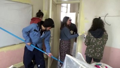 İstanbul'dan köy ilkokulunu boyamak için geldiler - KONYA