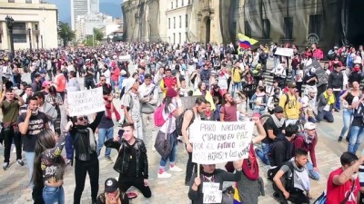 cevik kuvvet polisi - Kolombiya'da genel grev protestolarında üçüncü gün - BOGOTA  Videosu