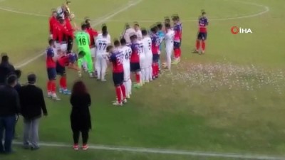 evlilik teklifi - Maç öncesi sahada evlilik teklifi Videosu