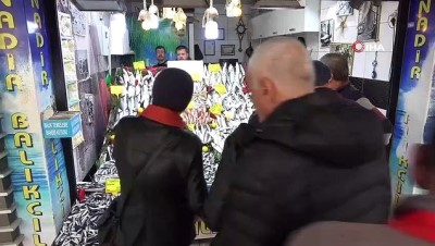 balik tezgahlari -  Balıkçı tezgahlarının vazgeçilmezi hamside fiyatlar düşüyor  Videosu