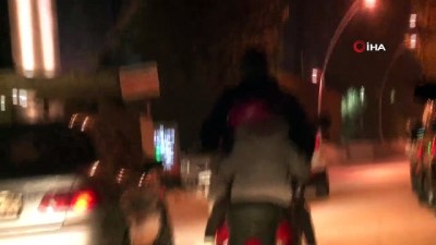 bisiklet -  Küçük çocuğun motosiklet üzerindeki korku dolu yolculuğu kamerada  Videosu