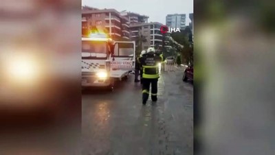 istinat duvari -  Kuşadası'nda istinat duvarı çöktü  Videosu