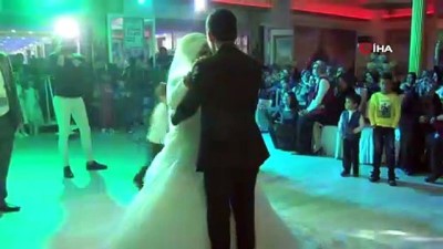 dugun toreni -  Vinç operatörü engelli gençten çekicili düğün  Videosu