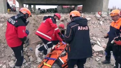  Aksaray’da deprem tatbikatı gerçeğini aratmadı 