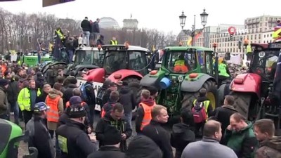  Berlin sokaklarında traktörlü çiftçi protestosu